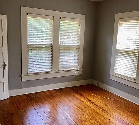 4th image of 2921 N Pecan St