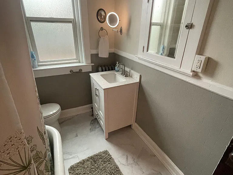 215 E 18th St #4 — Photo 18