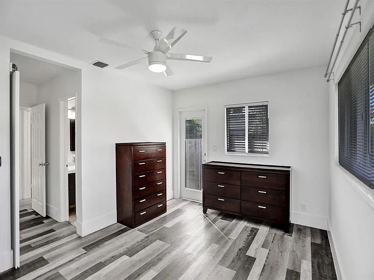 708 NE 24th Ave — Photo 14