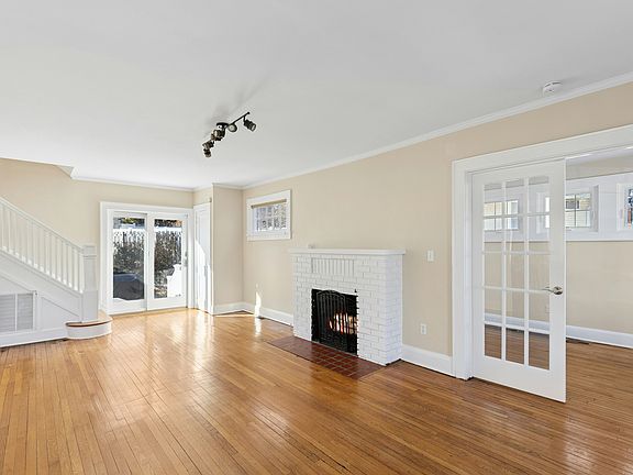 3rd image of 888-900 Fernwood Ave