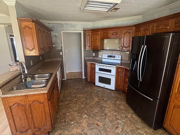 3rd image of 179 City Park Rd