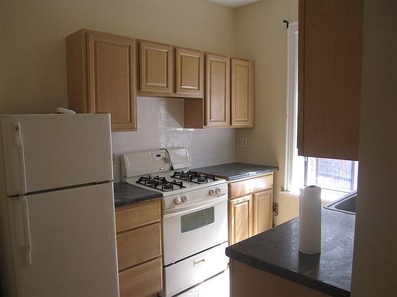 3rd image of 256 Clendenny Ave