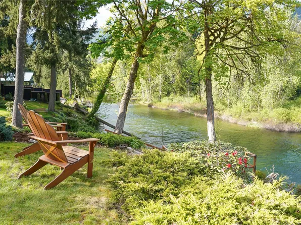 41 Somenos St N, Lake Cowichan, BC V0R 2G0