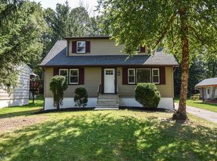 18 Brookwood Dr, Stanhope, NJ 07874