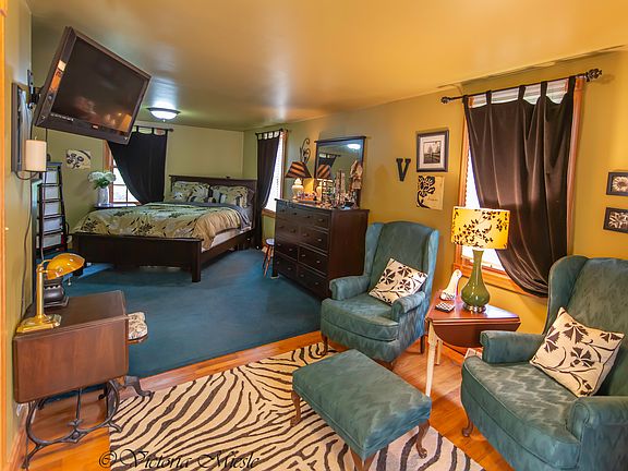 Master bedroom with sitting 