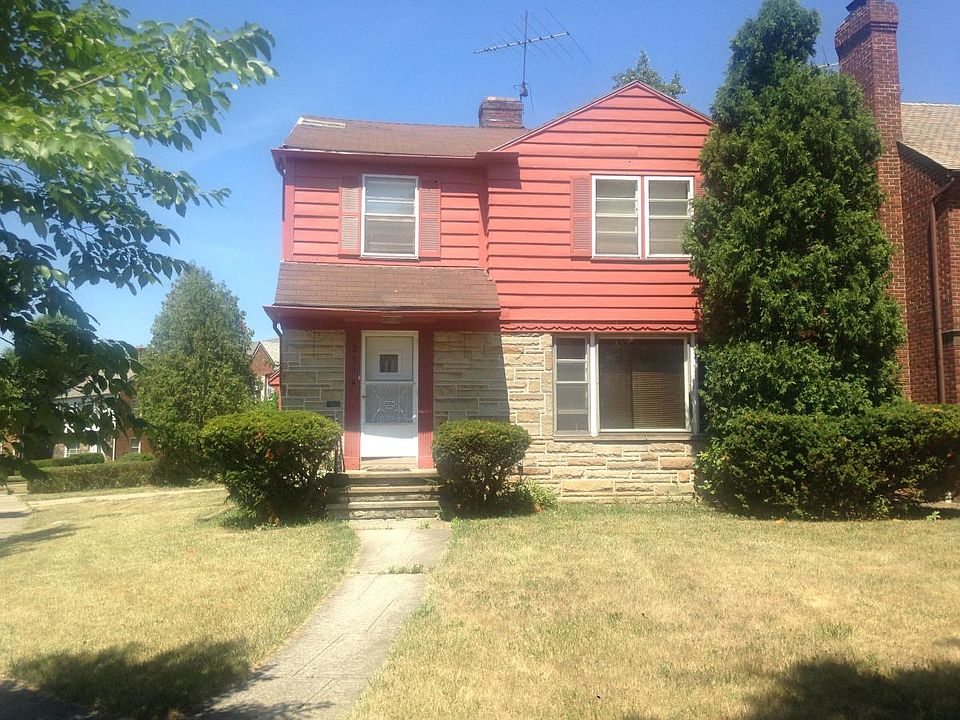 FRONT OF HOUSE