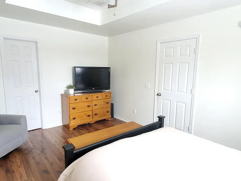 531 Walker St — Photo 7