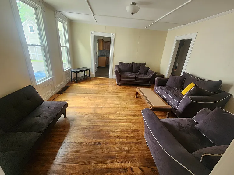 115 Tompkins St — Photo 4