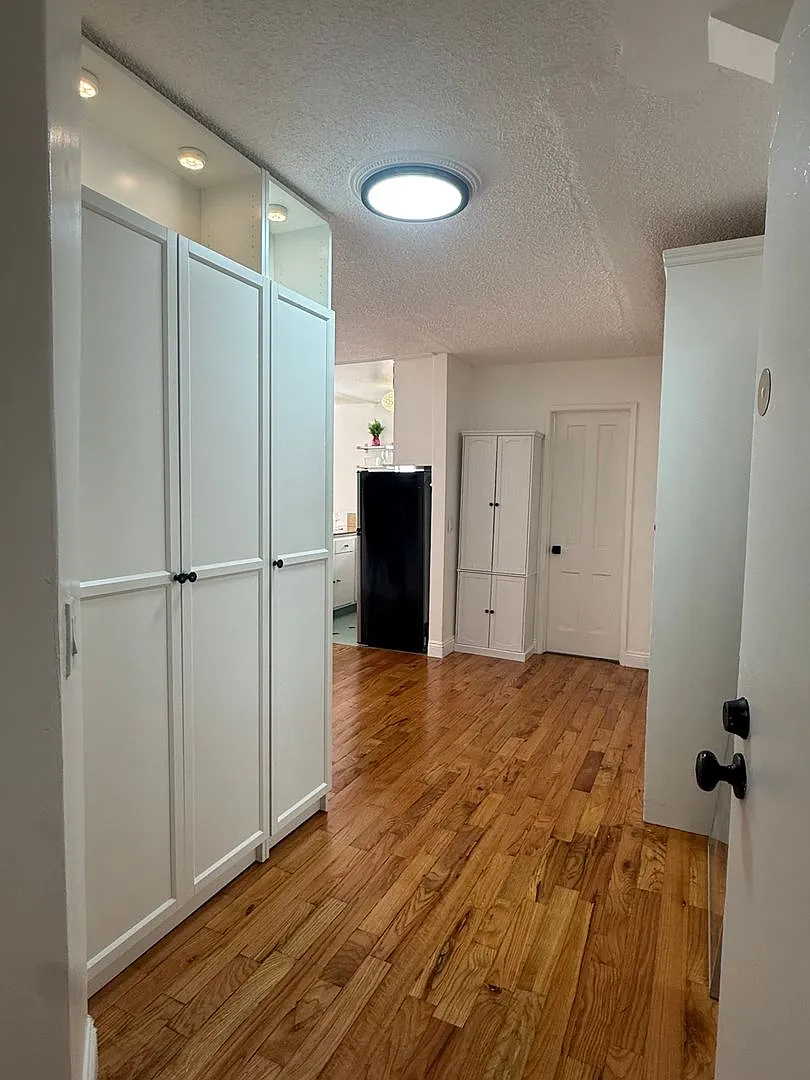 439 South Hobart Apartments — Photo 4