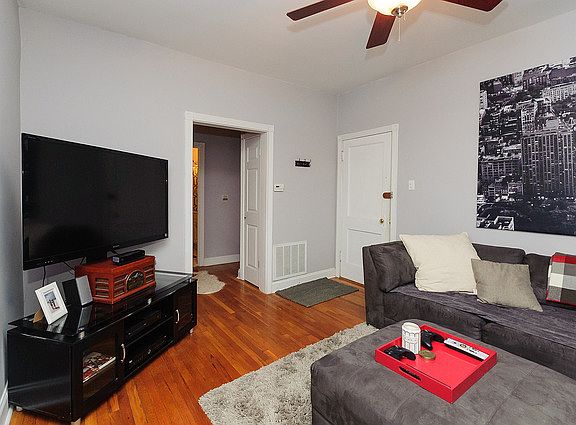 4th image of 2316 W Byron St #1