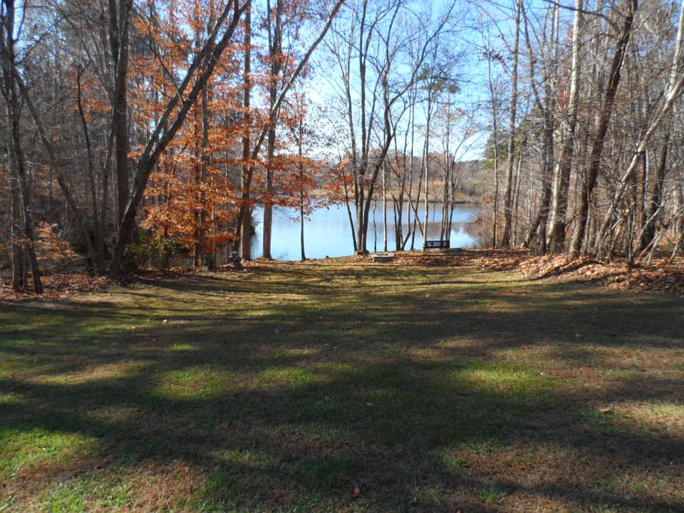 2nd image of 465 Lake Pointe Dr