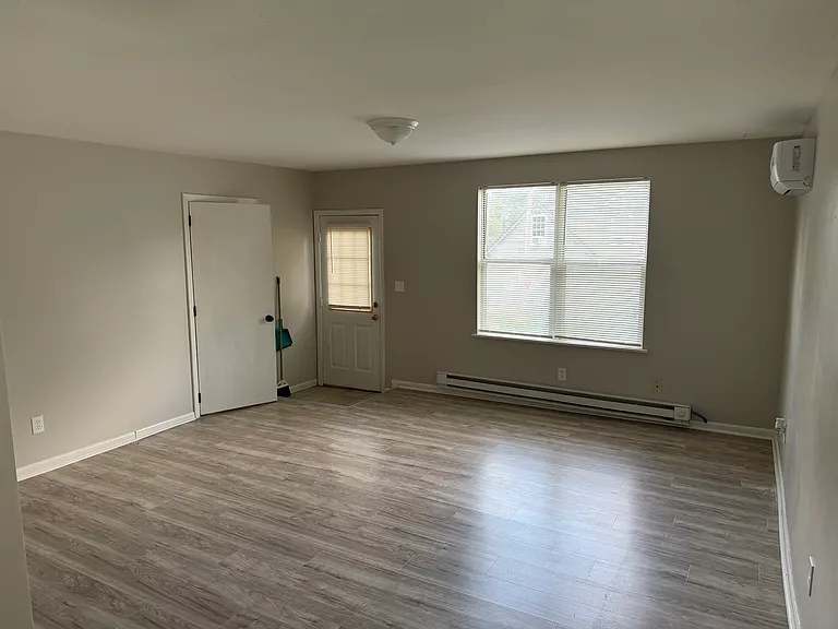 490 Ashland Ter #1 — Photo 4