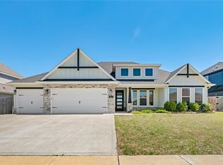 911 Red Maple St, Centerton, AR 72719