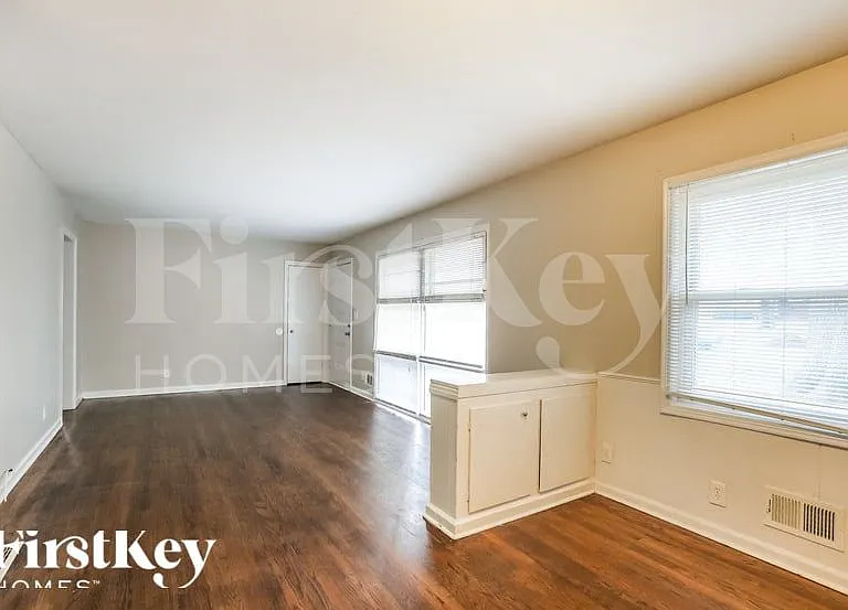 5915 Harvard Ave — Photo 6