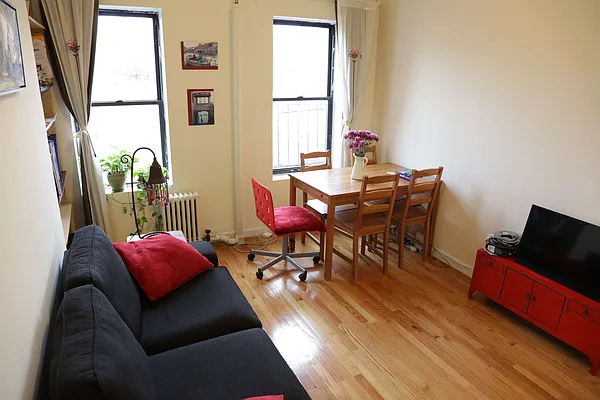 Rented by Easy Rental LLC | media 44