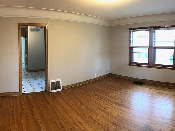4th image of 5523 Chicago Ave
