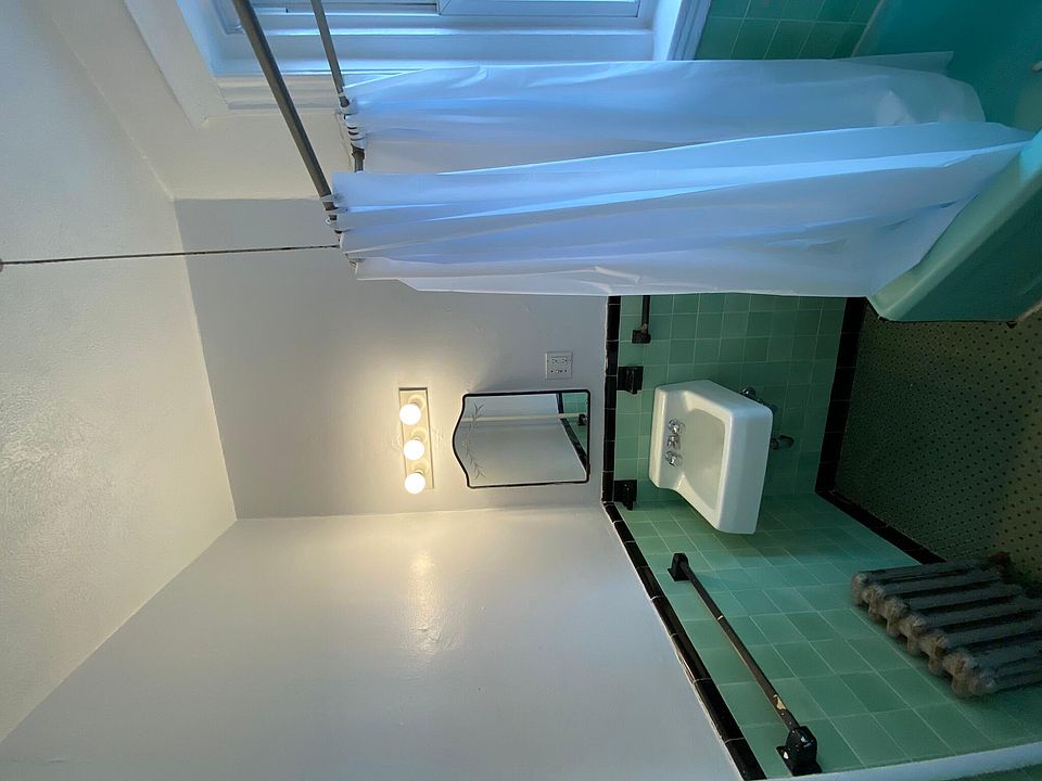 2nd image of 64 Chiswick Rd #16