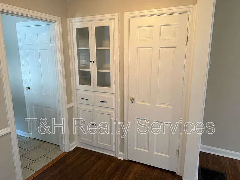 2106 E 46th St — Photo 11