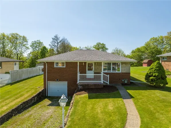 115 Horseshoe Dr, White Oak, PA 15131