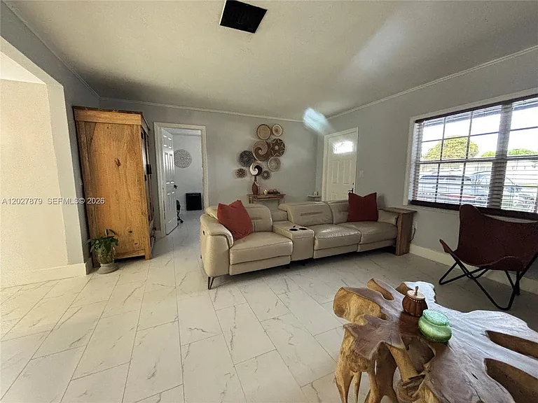 3240 SW 66th Ter — Photo 4