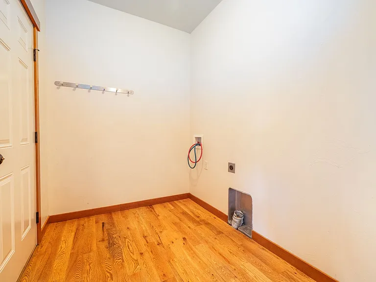 853 Jardine Ave — Photo 12