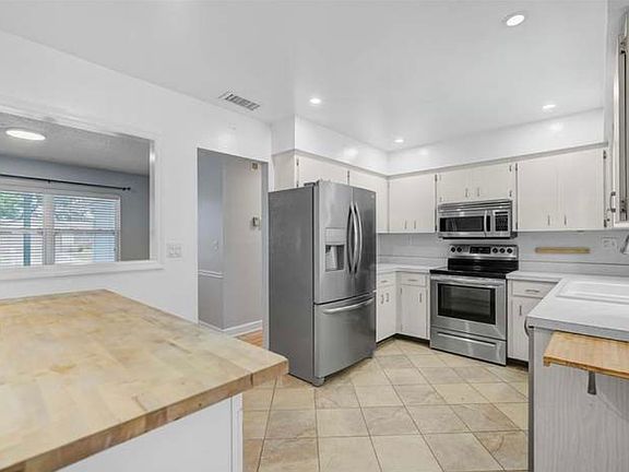 4th image of 2813 21st Ave W