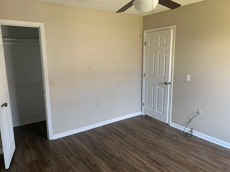230 Lanier Dr — Photo 3