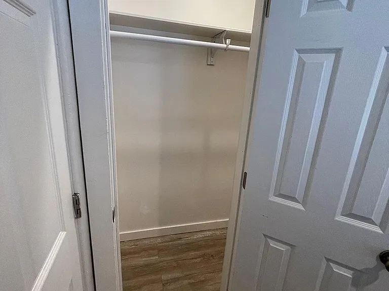 2421 Johnston St — Photo 12