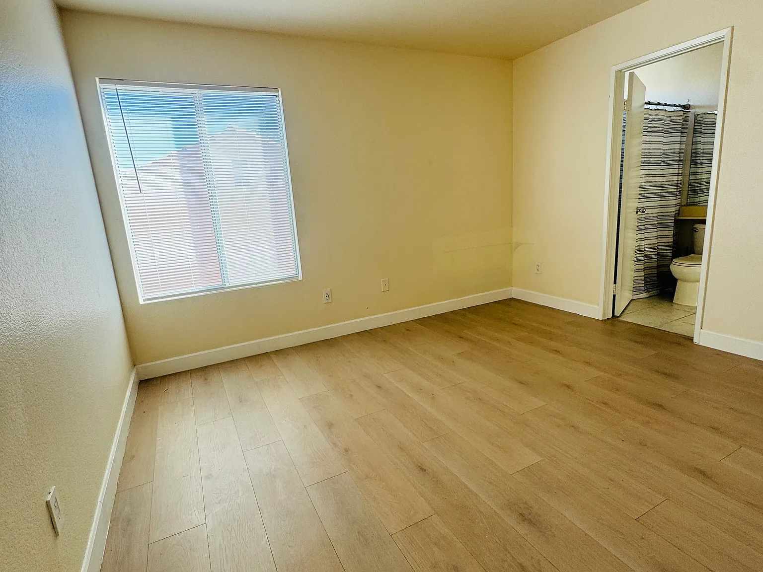 2 bed, 1698 sqft, $800 — Photo 1