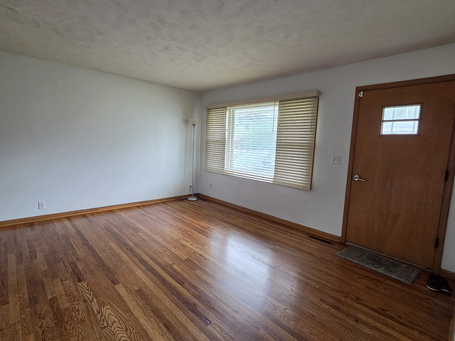 3 bed, 1442 sqft, $2,000 — Photo 4