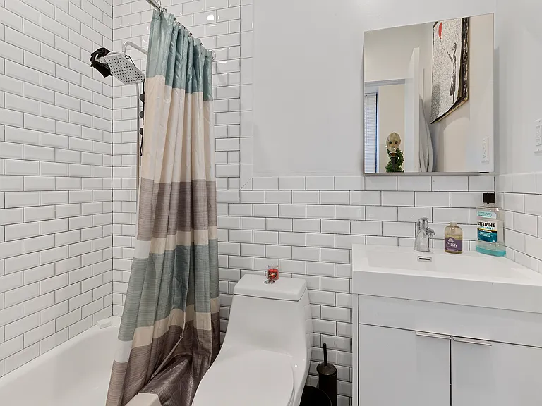 360 W 47th St #2B — Photo 5