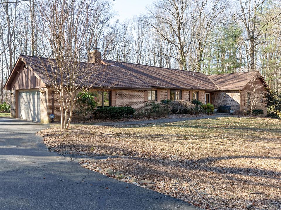 Front of house from driveway.