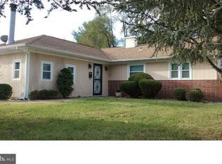 15 Stretton Cir, Willingboro, NJ 08046
