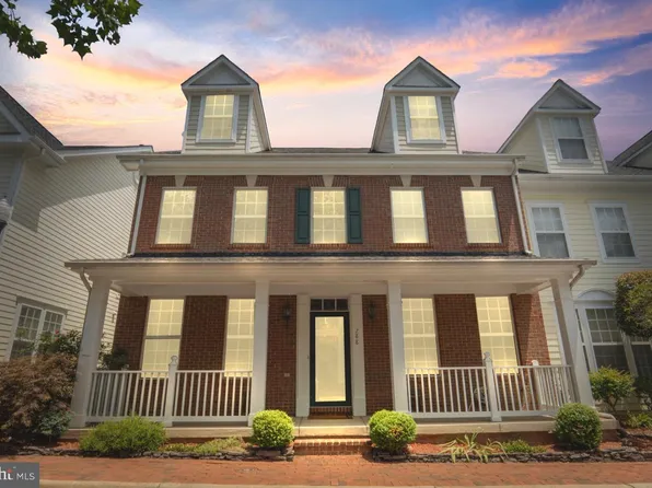 788 Monument Ave, Woodbridge, VA 22191