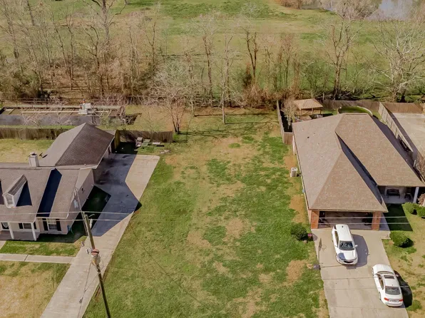 810 Bohne Rd, Port Allen, LA 70767