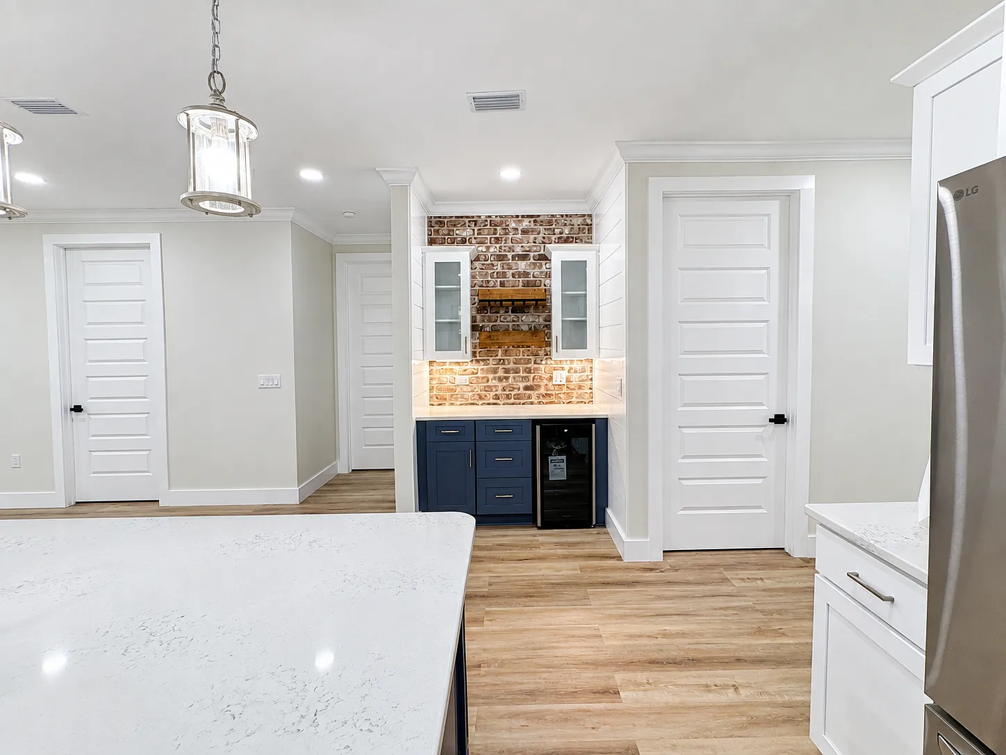3 bed, 1970 sqft, $2,700 — Photo 4