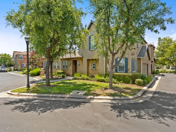1794 N Merlan Ln, Clovis, CA 93619