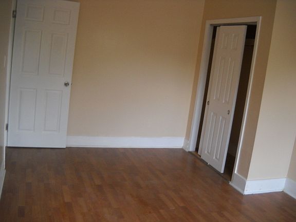 2nd image of 1335 Hoe Ave #2