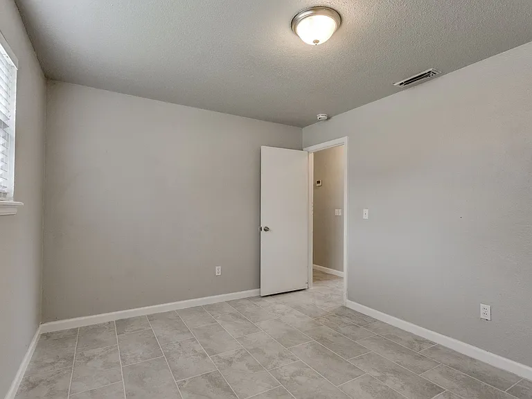 641 SW 15th St — Photo 34