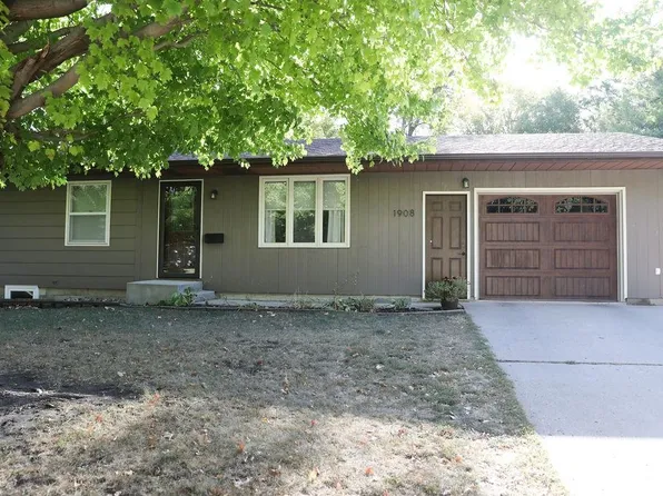 1908 N 7th St, Estherville, IA 51334