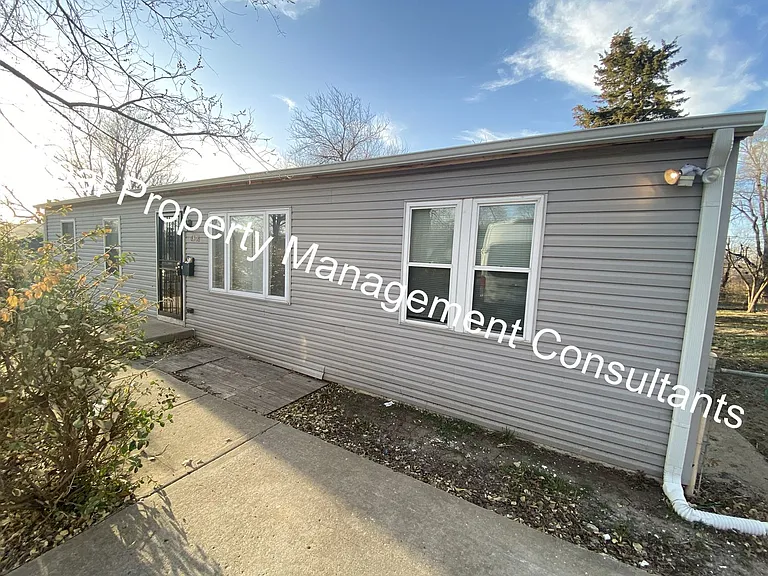 6306 E 152nd St — Photo 1