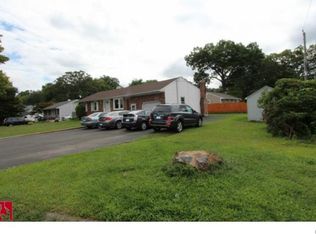 4 Grove Pl, Danbury, CT 06810
