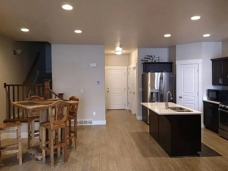 357 E Vancott Way — Photo 3