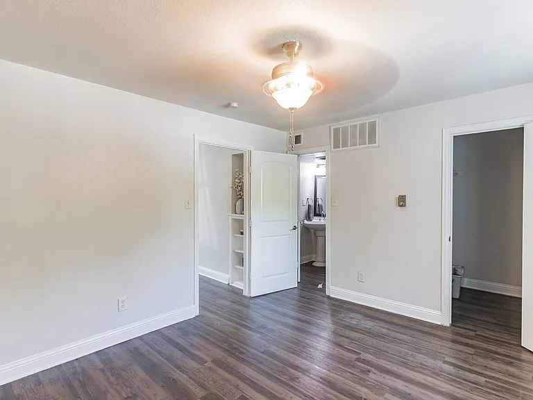 The Addison Apartments — Photo 27