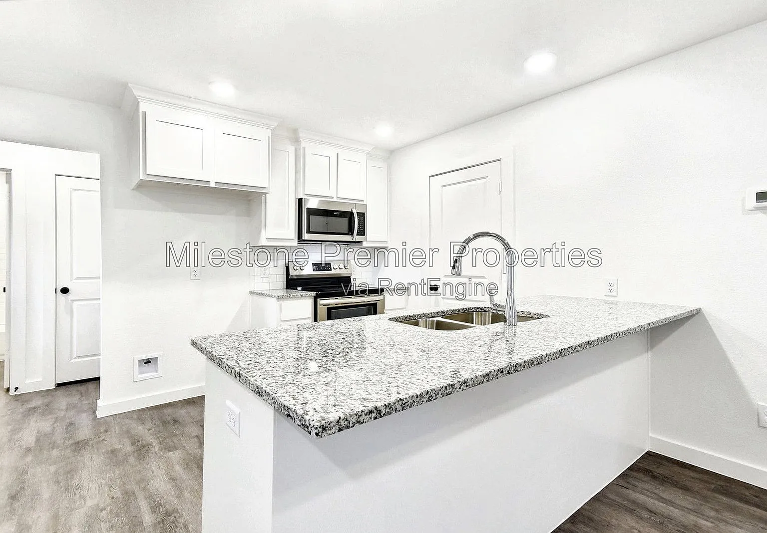 3 bed, 3.0 bath, 1246 sqft, $1,395 — Photo 3