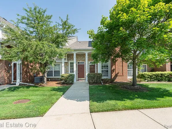 5681 Pine Aires Dr #154, Sterling Heights, MI 48314