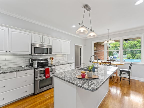 5th image of 119 Iona Ct