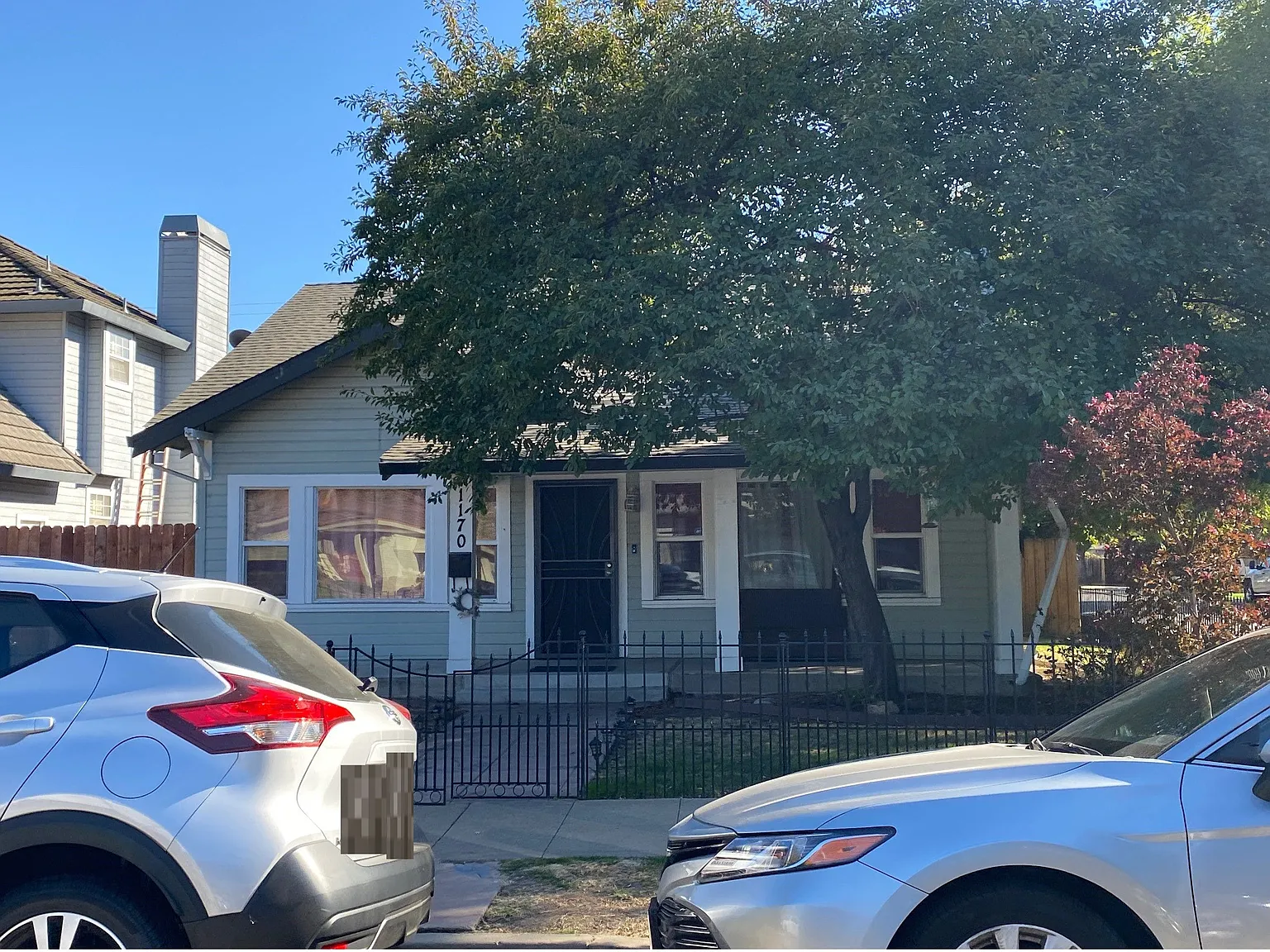 1170 W Walnut St photo 1