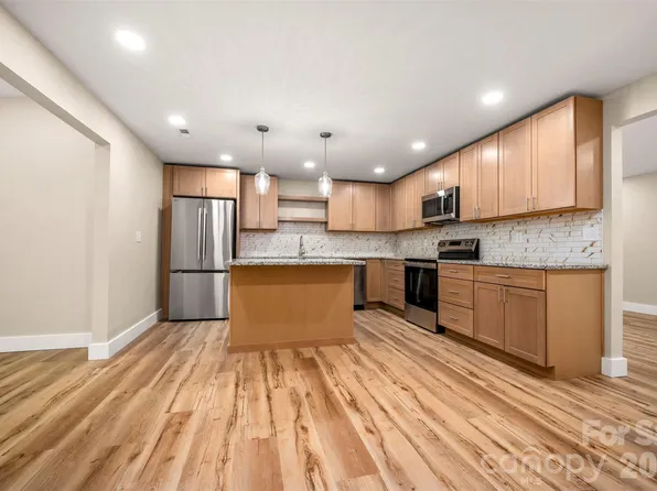 323 Stepp Ave, Hendersonville, NC 28739