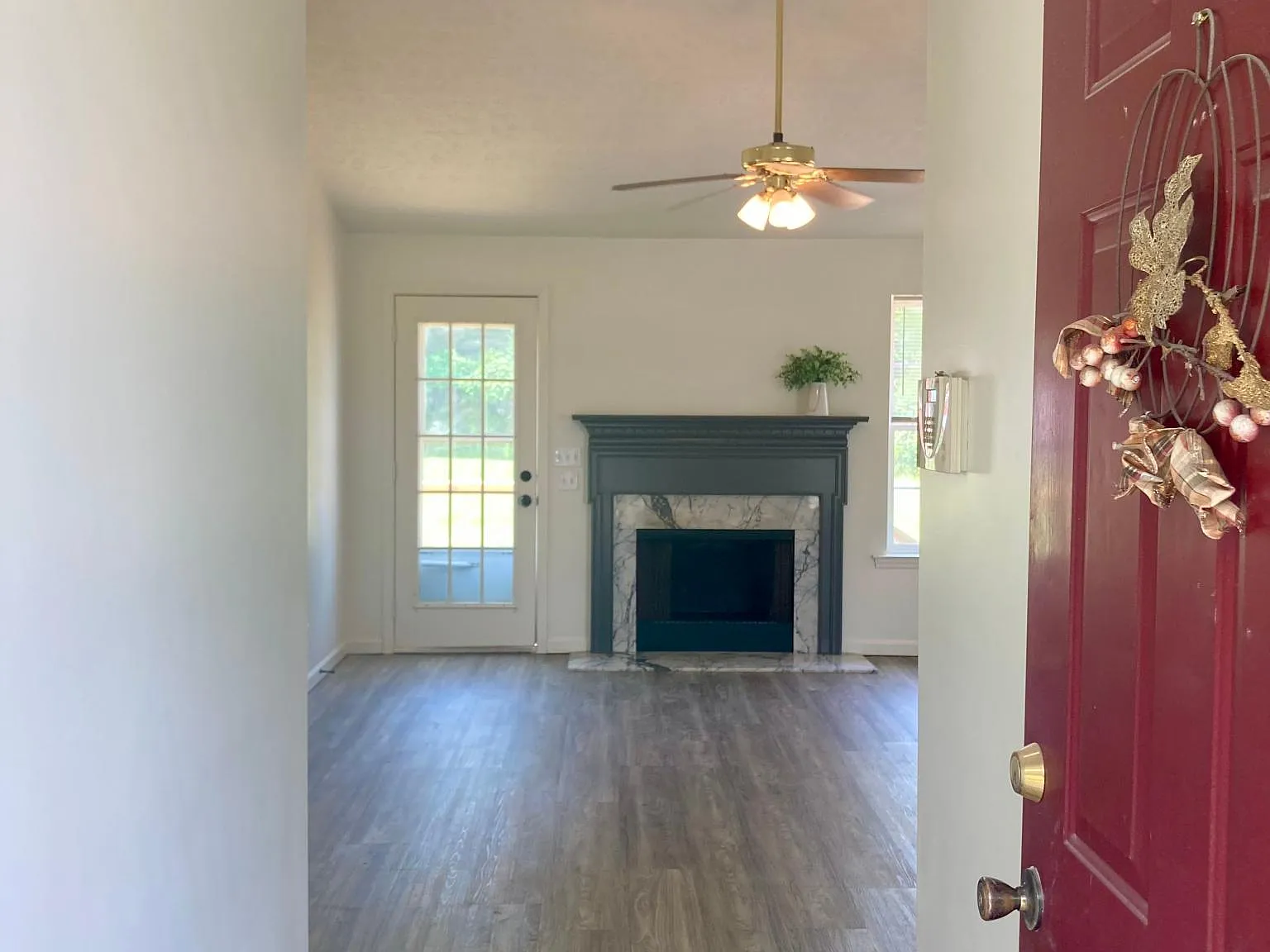 410 Glen Haven Dr — Photo 3